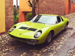 Lamborghini Miura P400 Puzzle — free online game