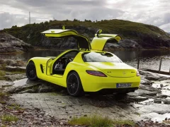 Mercedes-Benz SLS E-Cell Puzzle — free online game