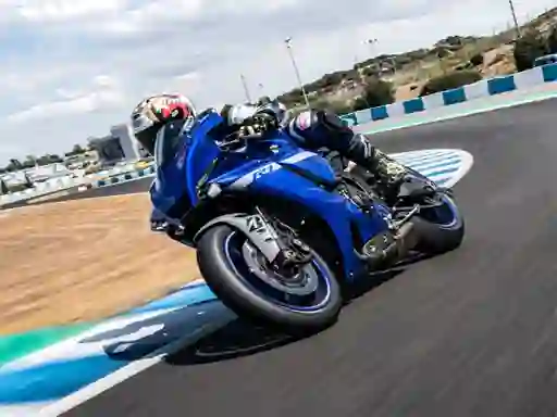 Yamaha YZF R1 — free online game